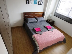 1 slaapkamer, een strijkplank/strijkijzer, wifi, beddengoed