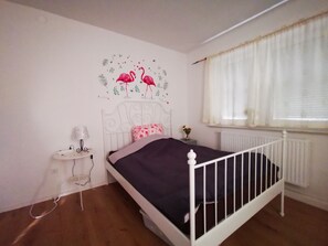1 bedroom, WiFi, bed sheets