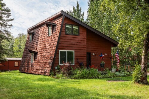 2 story chalet newly remodeled and close to outdoor fun