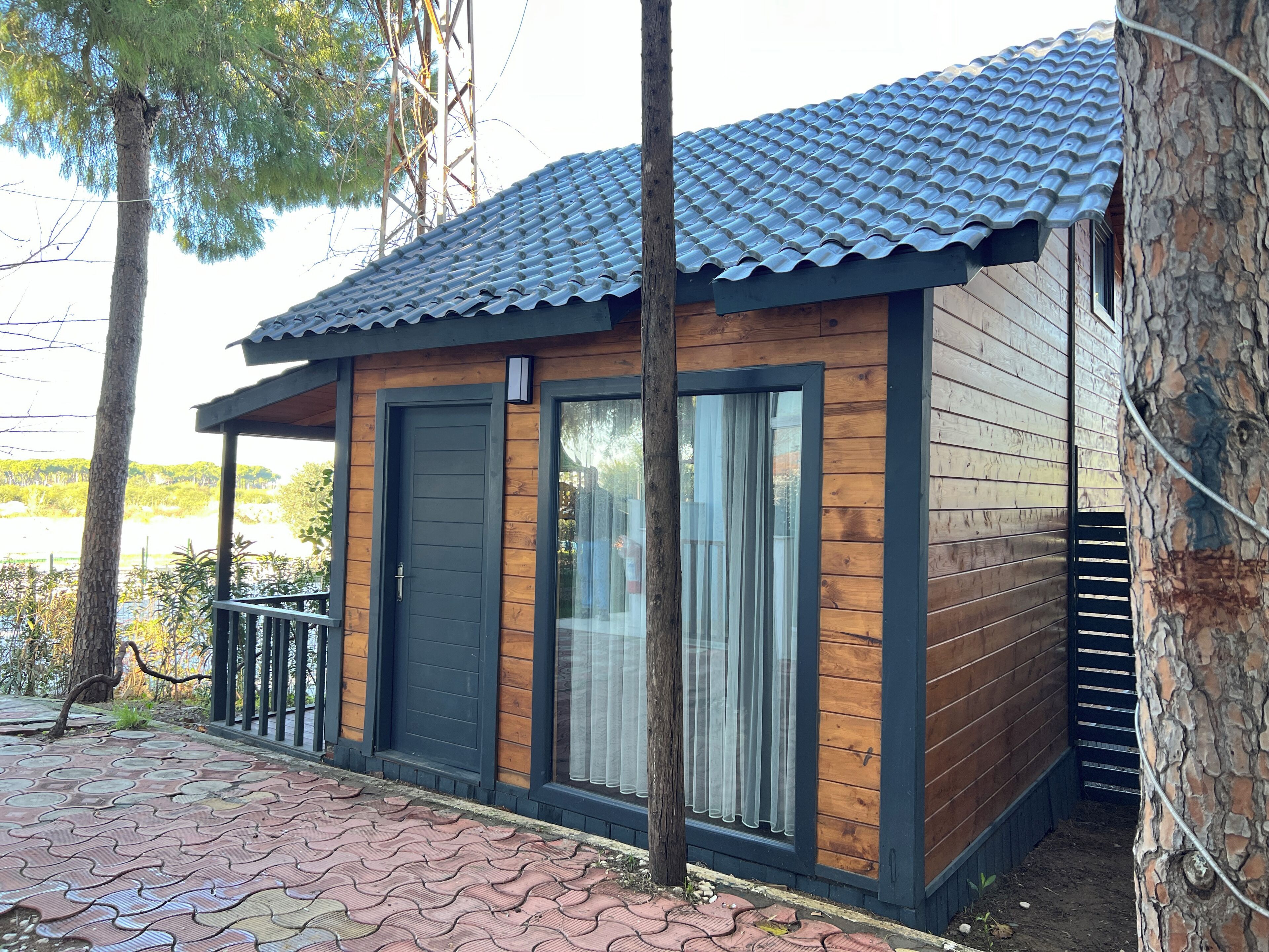 basic tree house | 1 bedroom, minibar, soundproofing, free cots/infant beds