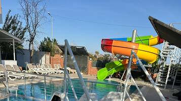 Máng trượt nước