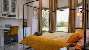 5 Schlafzimmer, Schreibtisch, Bügeleisen/Bügelbrett, kostenloses WLAN