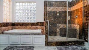 Combined shower/tub, jetted tub, towels, toilet paper