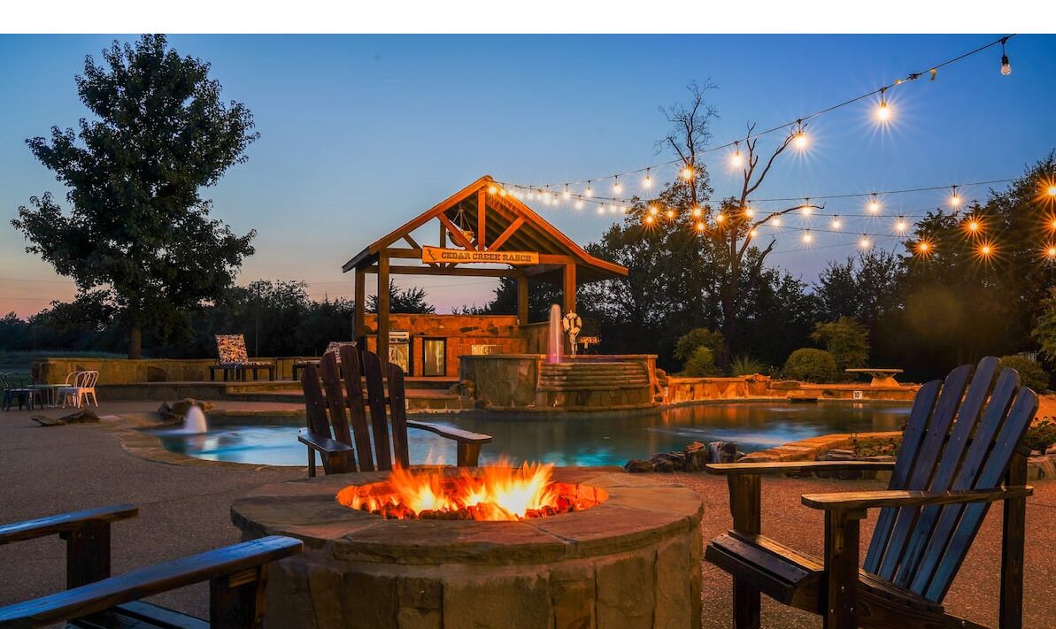 Pool,Pickle ball , Sleeps Lrg Grp, Minutes from Lake-Last minute discount 30% 