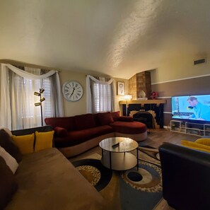 Living area - SoFi stadium & LAX (Los Angeles)