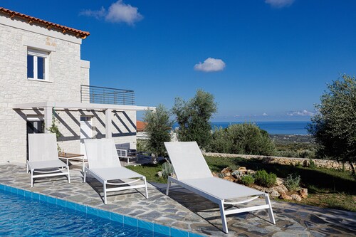 Komfortable Villa mit Pool