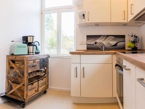 Kühlschrank, Mikrowelle, Ofen, Geschirrspüler