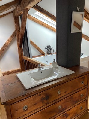 Bathtub, hair dryer, towels, soap - House (Schenna)