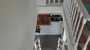Kühlschrank, Mikrowelle, Herdplatte, Geschirrspüler