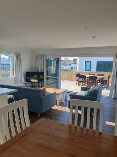 Bubbles on Moet - Waihi Beach Holiday Home