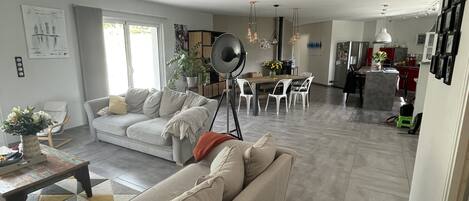 TV, DVD player, books, video library