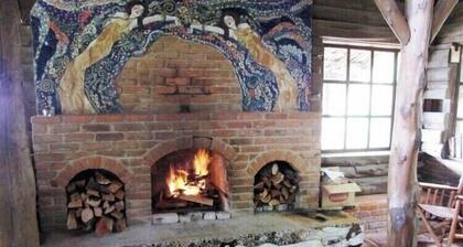 Cabin at the mountain, with chimney.<br>20 min from the airport and city<br>