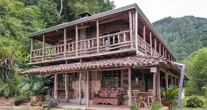 Cabin at the mountain, with chimney.<br>20 min from the airport and city<br>