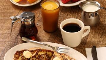 Tägliches nach Wunsch zubereitetes Frühstück (500 RUB pro Person)