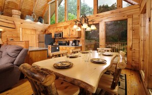 Dining - Private hot tub and mountain views for miles! - Cali's Place (Sevierville)