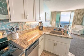 Geladeira, micro-ondas, fogão, cooktop