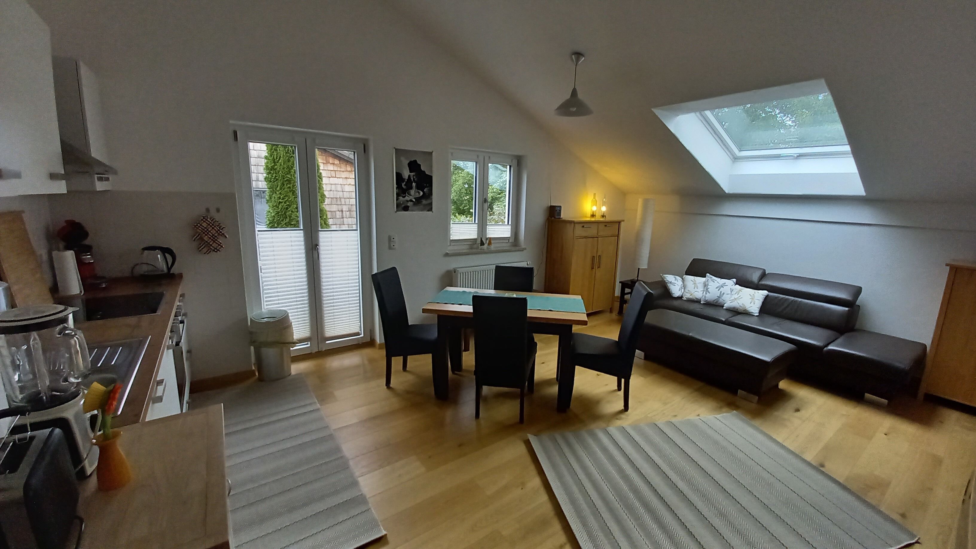 Wohnzimmer und Küchenzeile