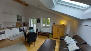 TV, livros, aparelho de som