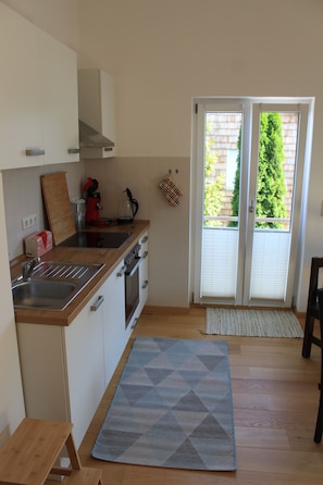 Geladeira, fogão, cooktop, cafeteira/chaleira