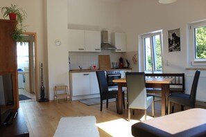 Dining - Cozy apartment in the 5-lake region (Gilching)