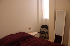 1 habitación, tabla de planchar con plancha, wifi y ropa de cama
