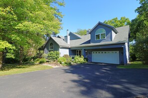 Exterior - Lovely, first floor apartment on a quiet street in Chautauqua's North End! (Chautauqua)