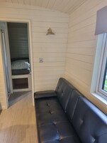 木屋 | 客厅 | 30-英寸电视（配备数码频道）