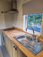 Chalet | Private kitchen | Fridge, microwave, stovetop, electric kettle
