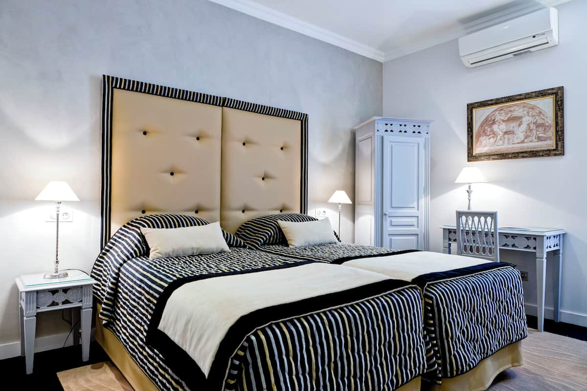 Twin kamer | 1 slaapkamer, een kluis op de kamer, individueel gedecoreerd