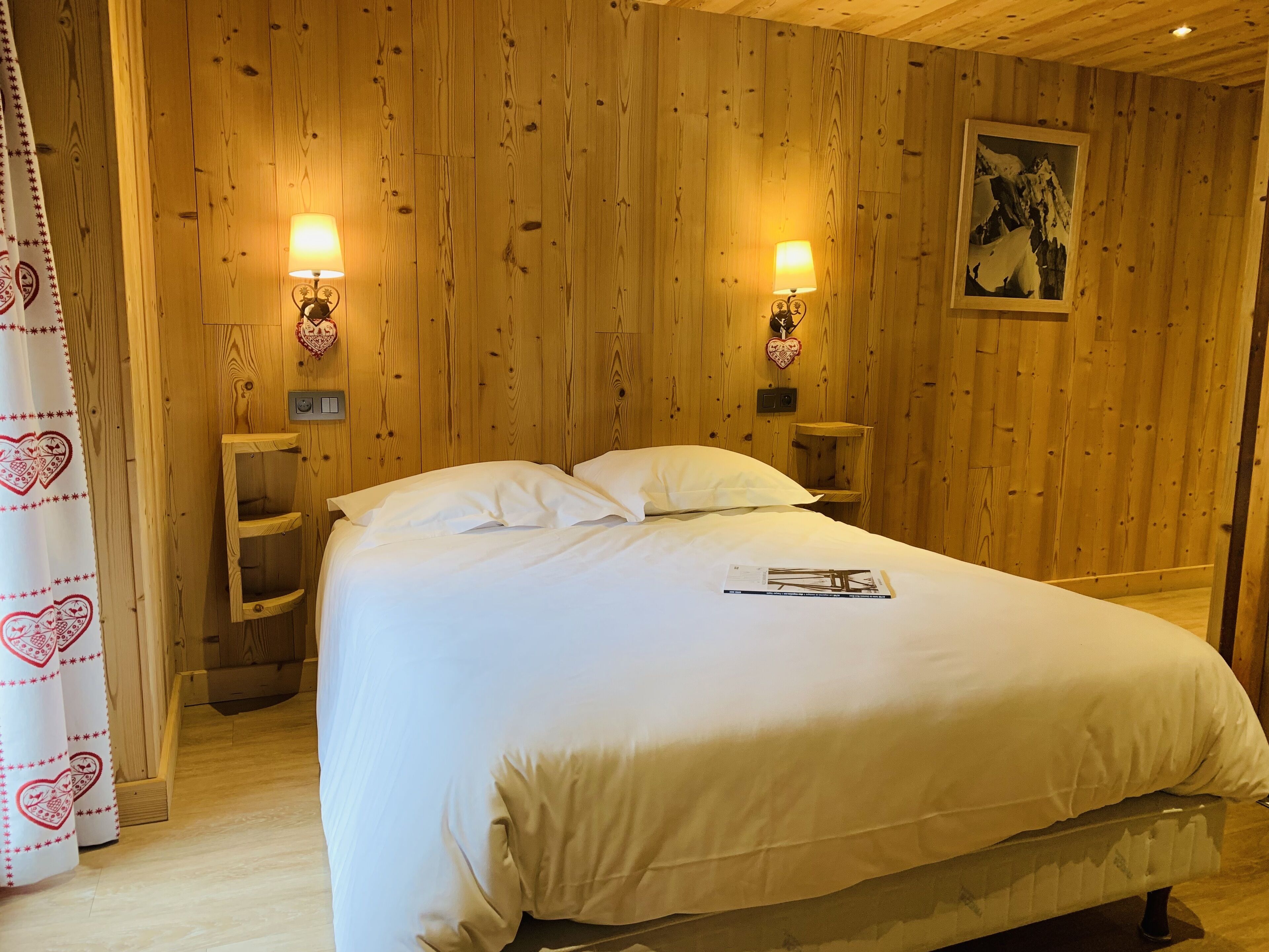 superior double room | 1 bedroom, in-room safe, individually decorated, individually furnished