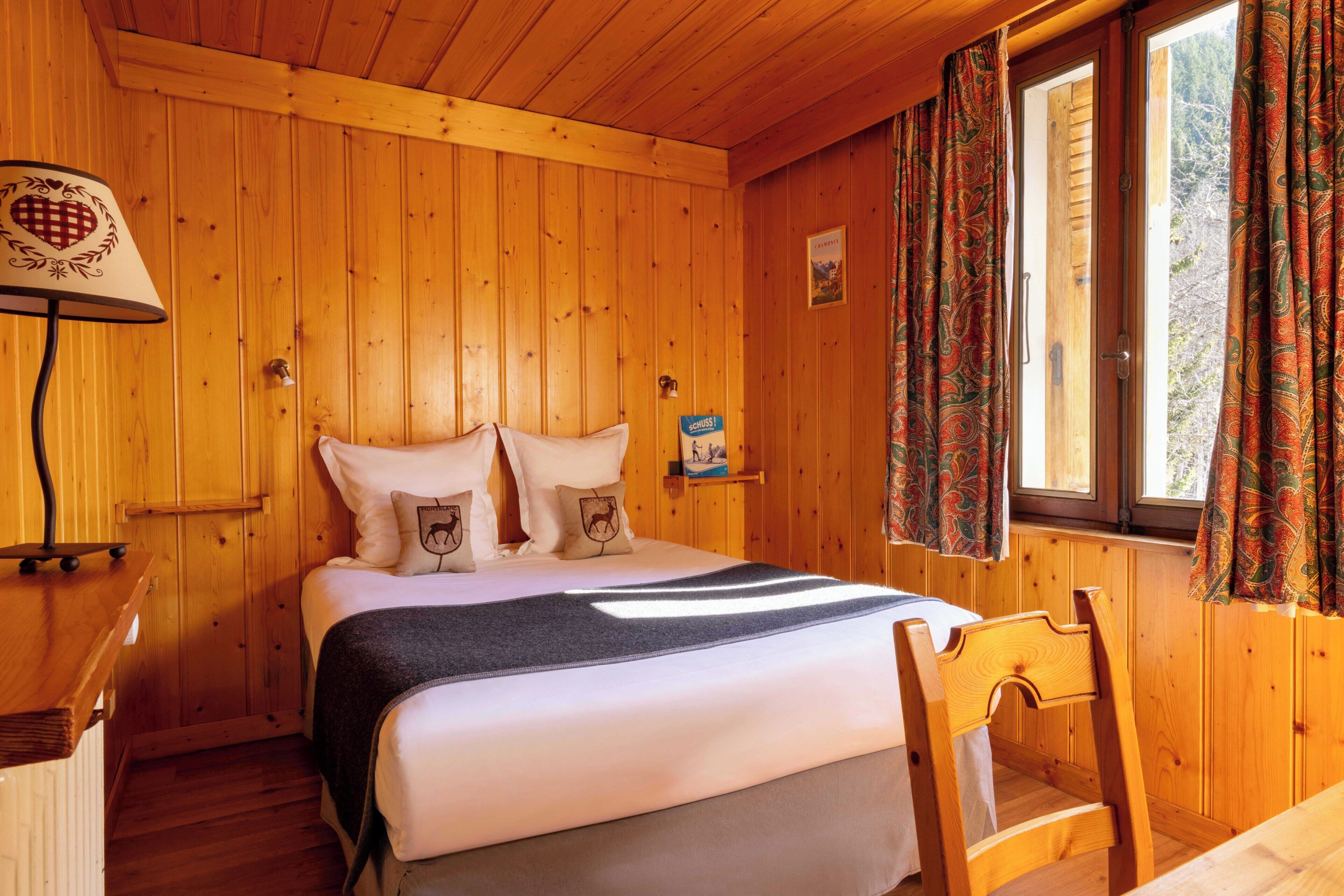 Habitación doble superior | Caja de seguridad en la habitación y decoración personalizada 