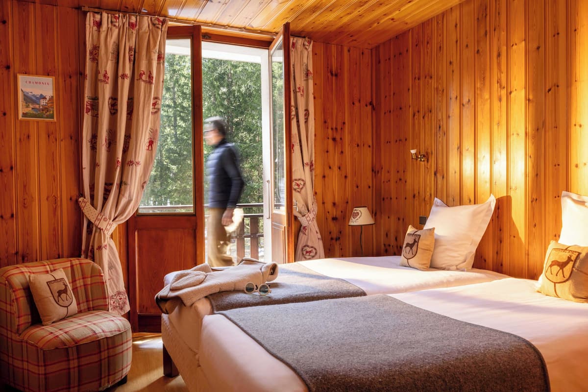 Habitación triple superior | Caja de seguridad en la habitación y decoración personalizada