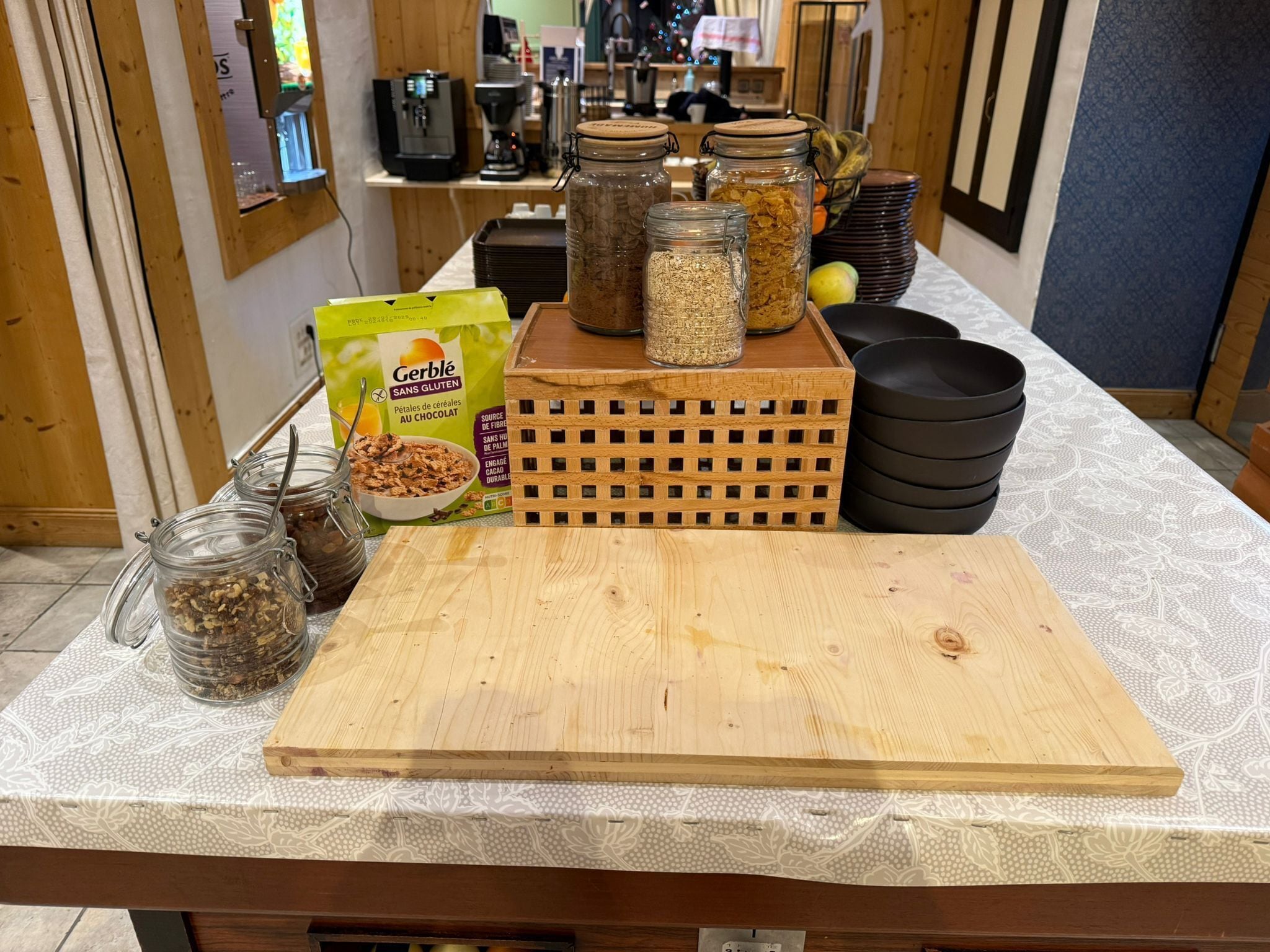 Daily buffet breakfast (EUR 14.90 per person)