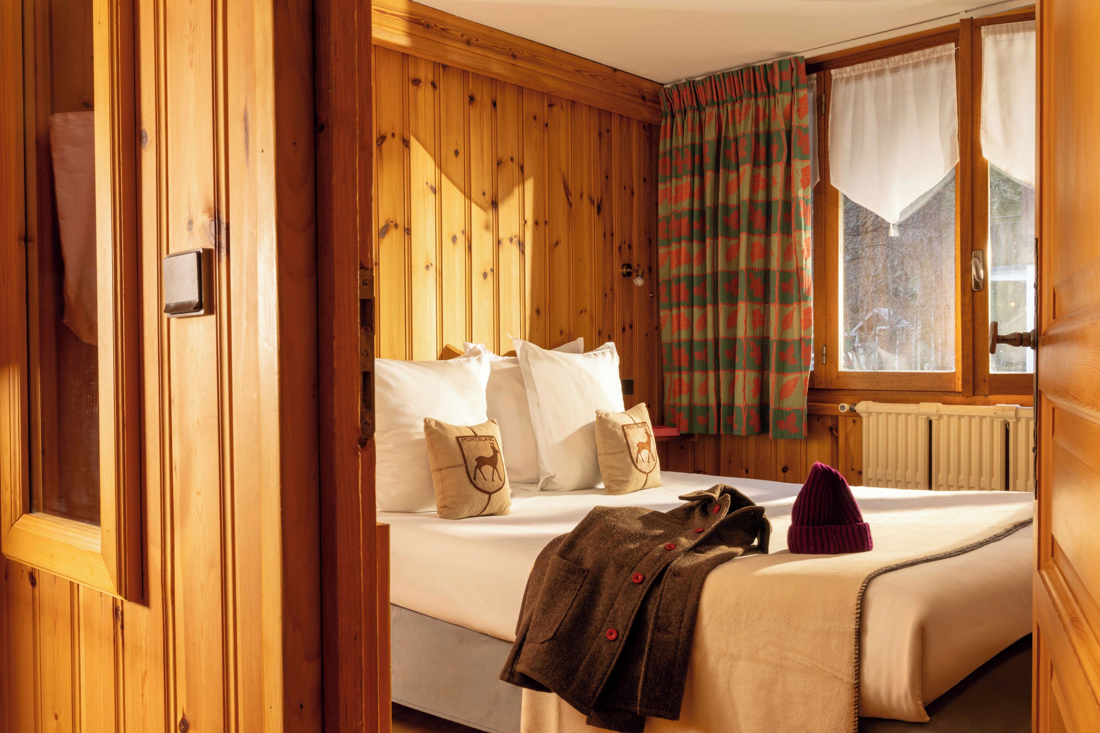 Chambre Familiale | Caja de seguridad en la habitación y decoración personalizada 