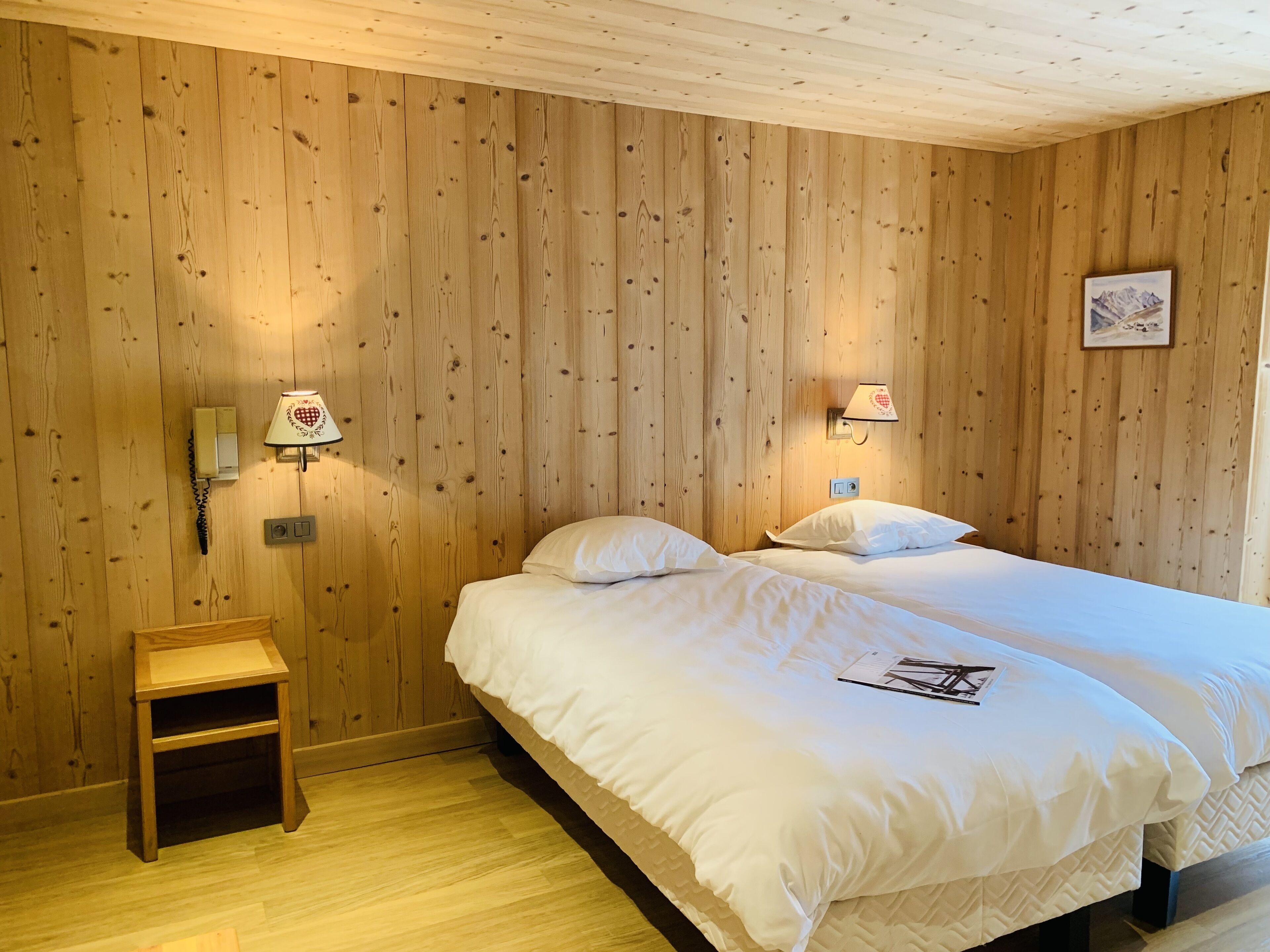 chambre familiale | 1 bedroom, in-room safe, individually decorated, individually furnished