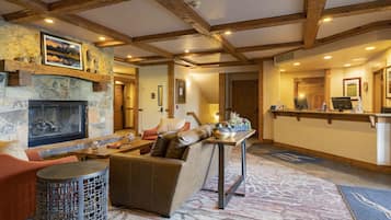 Condo, 2 Bedrooms | Living room | Smart TV