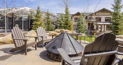 Eagleridge Lodge 201 2 Bedroom Condo by RedAwning