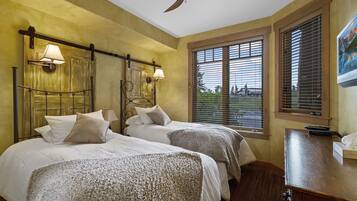 Condo, 2 Bedrooms | 2 bilik tidur, ruang kerja komputer riba, Wi-fi percuma, cadar katil