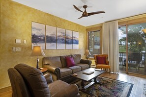 Condo, 2 Bedrooms | Living room