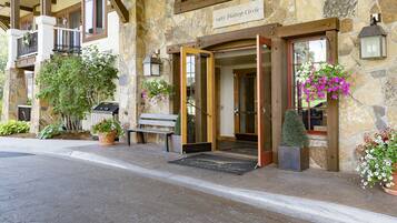 Condo, 2 Bedrooms | Exterior