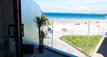No2 Sandy Bay , Luxury Beachfront Apartment