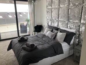 Apartment, Multiple Beds | 2 bedrooms, iron/ironing board, free WiFi, bed sheets