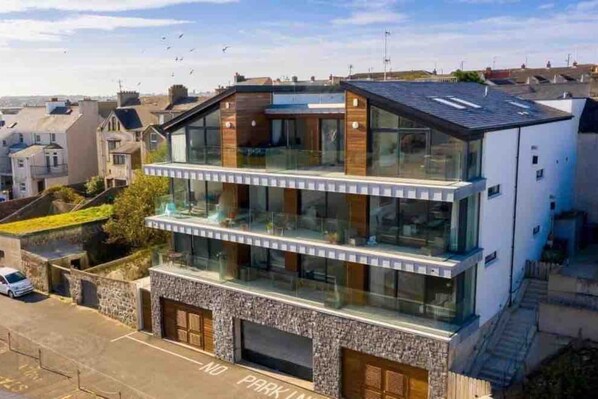 Apartamento, várias camas | Fachada