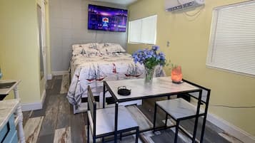 1 bedroom, desk, WiFi, bed sheets