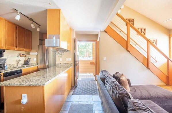 Interior - Located near the Village and can sleep a crowd! Year round hot tub near condo (Mammoth Lakes)