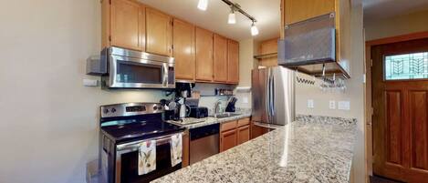 Kühlschrank, Mikrowelle, Ofen, Herdplatte