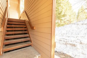 Property grounds - Located near the Village and can sleep a crowd! Year round hot tub near condo (Mammoth Lakes)