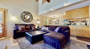 Smart TV, fireplace - Located near the Village and can sleep a crowd! Year round hot tub near condo (Mammoth Lakes)