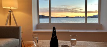 Greenlea -Scenic loch-side location, coastal retreat boasts spectacular sea views, sleeps 4