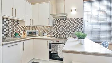 Fridge, microwave, oven, dishwasher